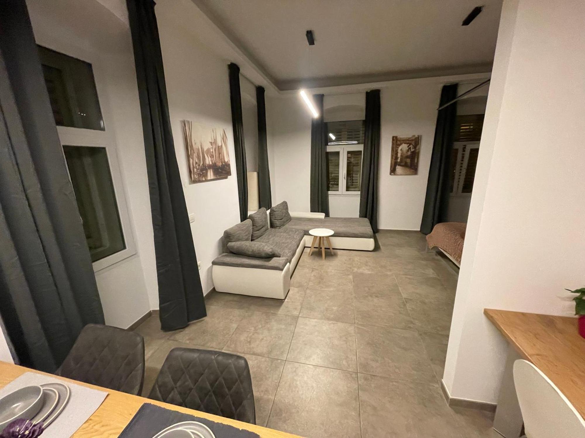 Plaza Teatro & Piazzale Teatro Apartman Fiume Kültér fotó